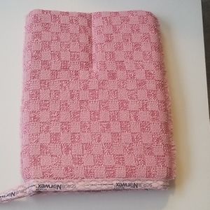 New Norwex - Bathroom Scrub Mitt Pink